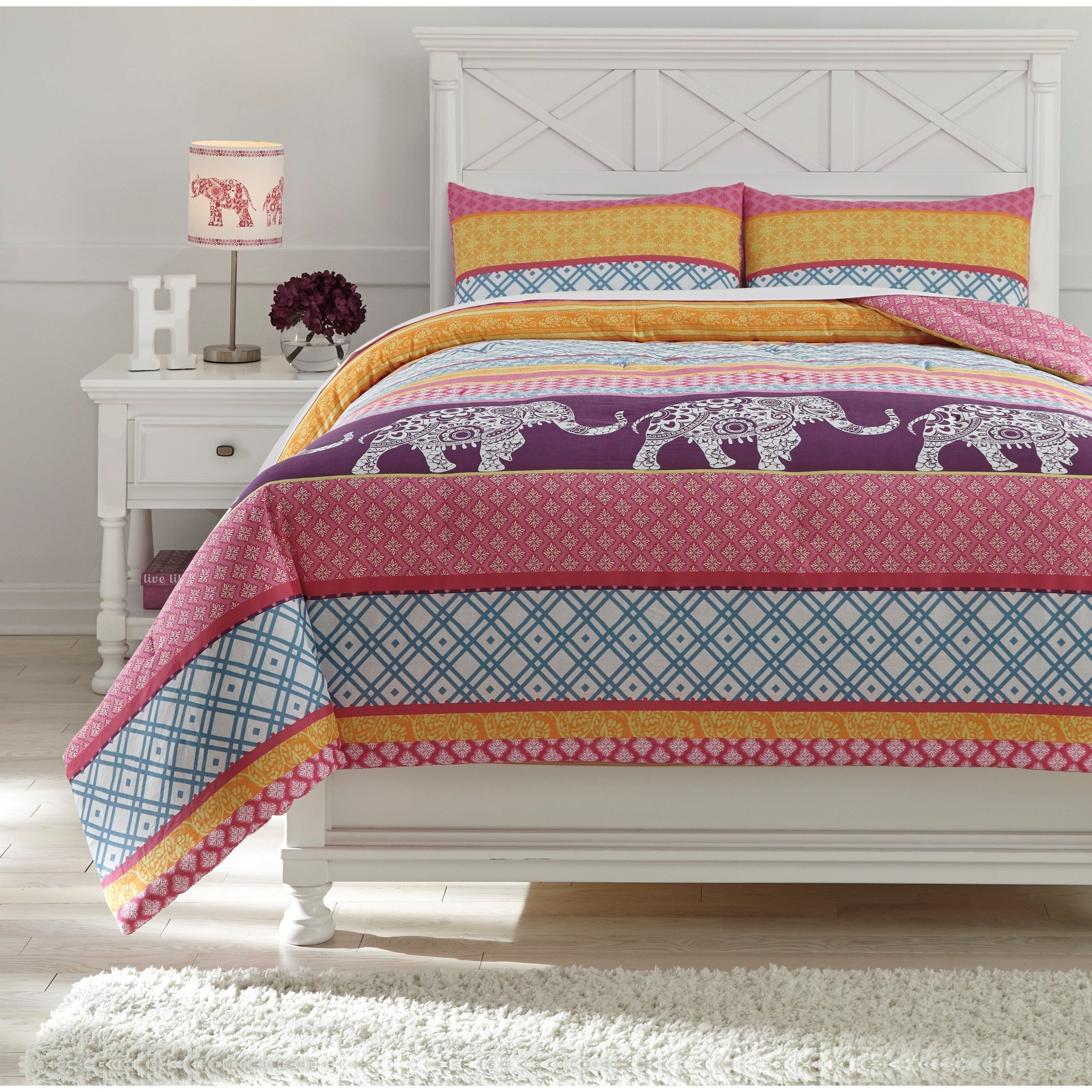 Full Lavender/Pink Ashley Furniture Signature Design by Ashley Q225023F Dansby 3 Piece Coverlet Set Full Lavender/Pink Ashley Furniture Signature Design by Ashley Q225023F Dansby 3 Piece Coverlet Set